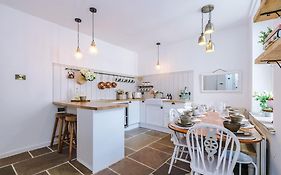 Rufloreo Dale - Homely And Central